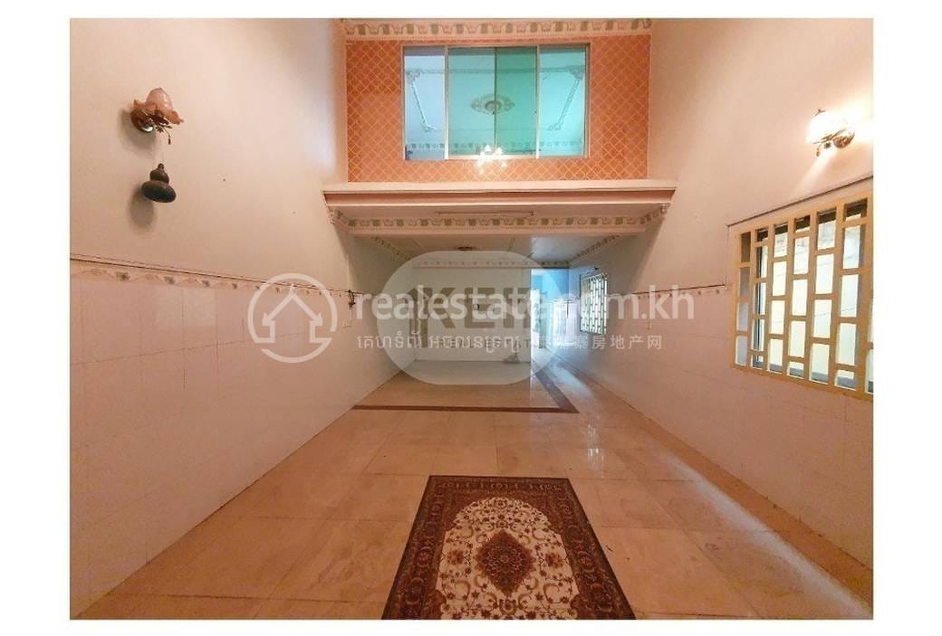 Flat For Sale with 1 Parking Space