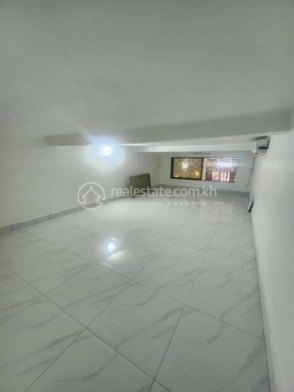 House and lot សំរាប់ជួល នៅToul Kork តម្លៃ $880