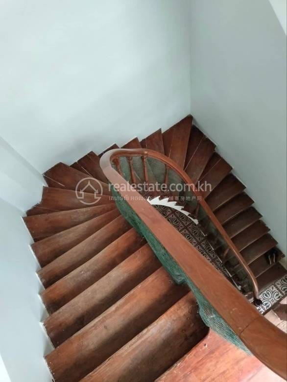Mieszkanie For Sale & Rent w Daun Penh $380,000