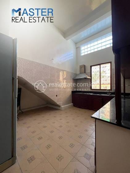 Daun Penh에 있는 전용면적 156㎡ 아파트 임대