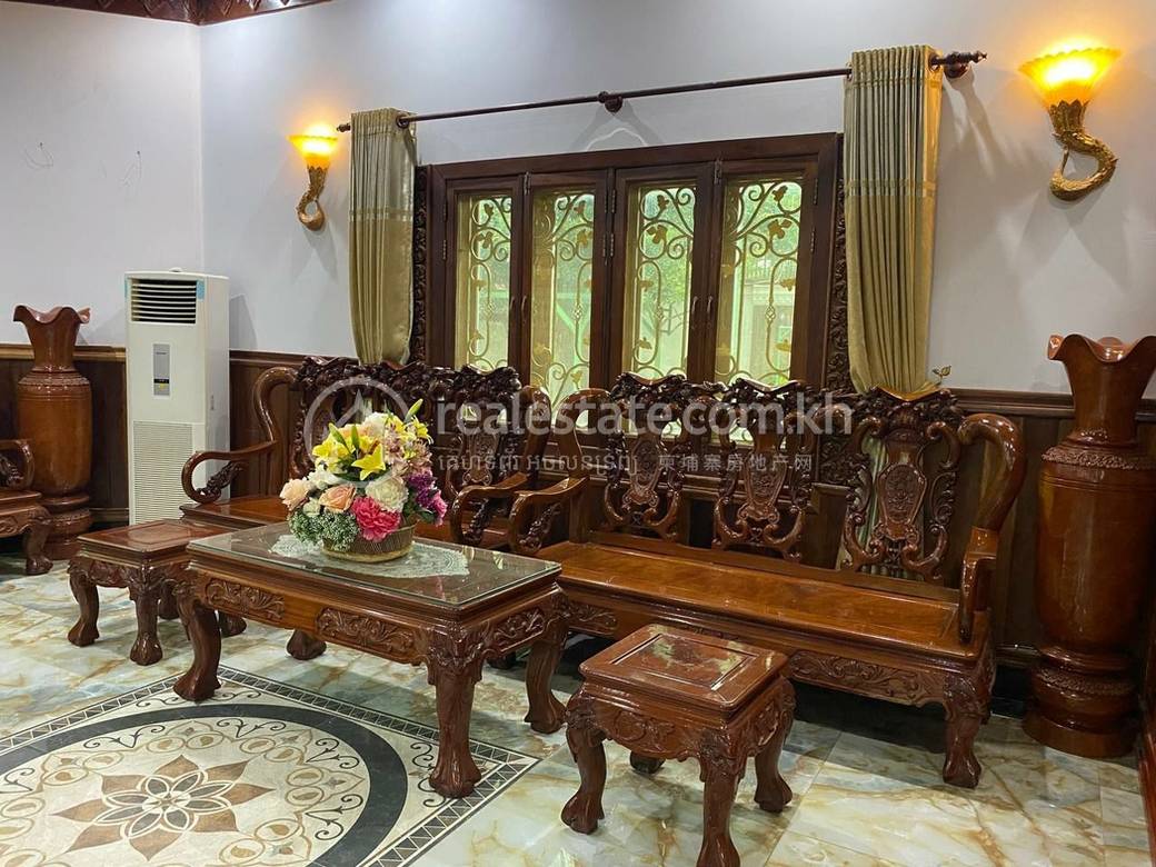 Chaom Chau Villa For Rent in Chaom Chau