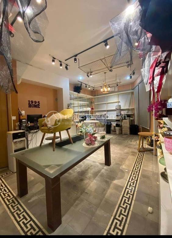 $1,700 店屋