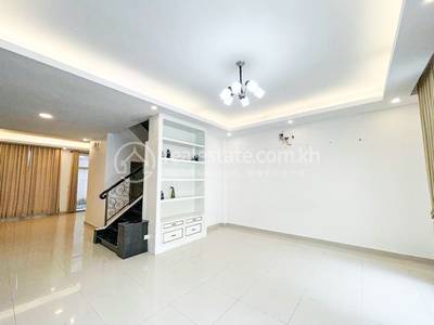 4 Bed, 5 Bath Twin Villa for Sale in Tuek Thla