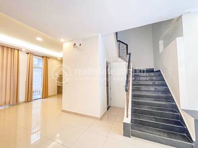 4 Bed, 5 Bath Twin Villa for Sale in Tuek Thla