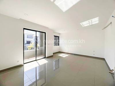 4 Bed, 5 Bath Twin Villa for Sale in Tuol Sangke