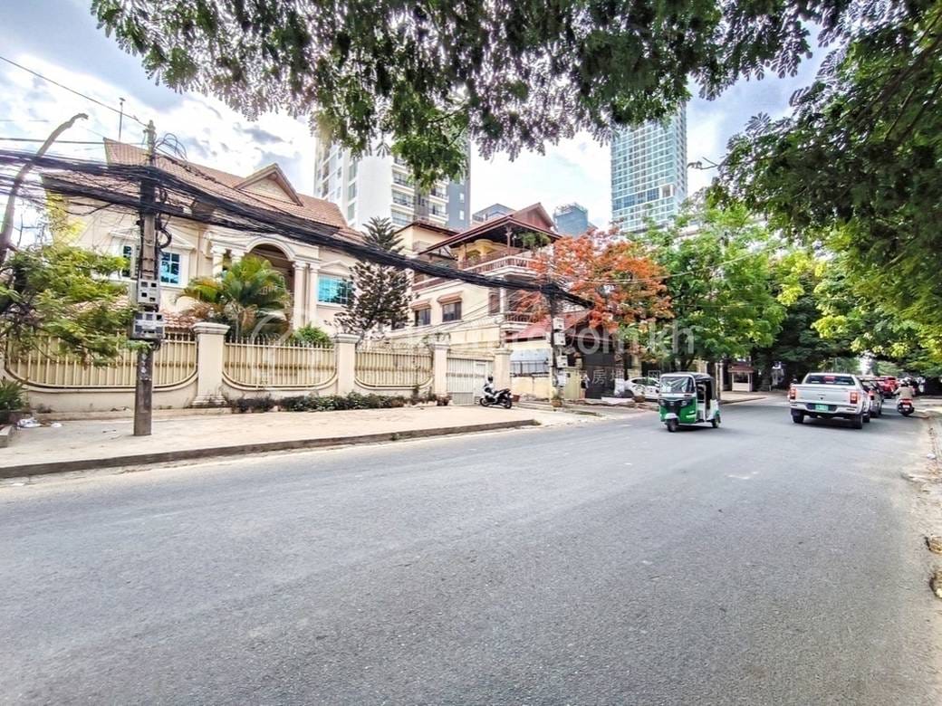 Tonle Bassac Villa For Rent in Tonle Bassac