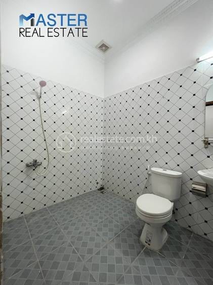 78 sqm Living Size Apartmán K pronájmu in Daun Penh