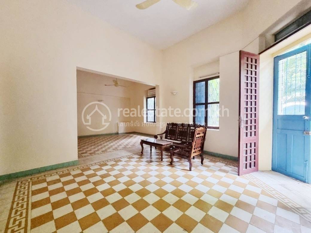វីឡា សំរាប់ជួល មានកន្លែងចតរថយន្ត 3