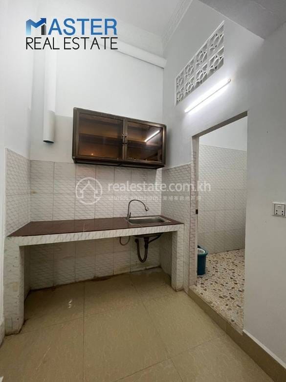 Apartment For Rent with 1 Parking Space