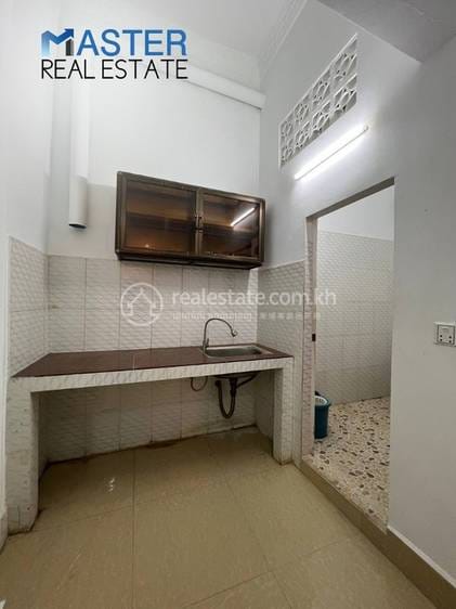 Apartment For Rent with 1 Parking Space