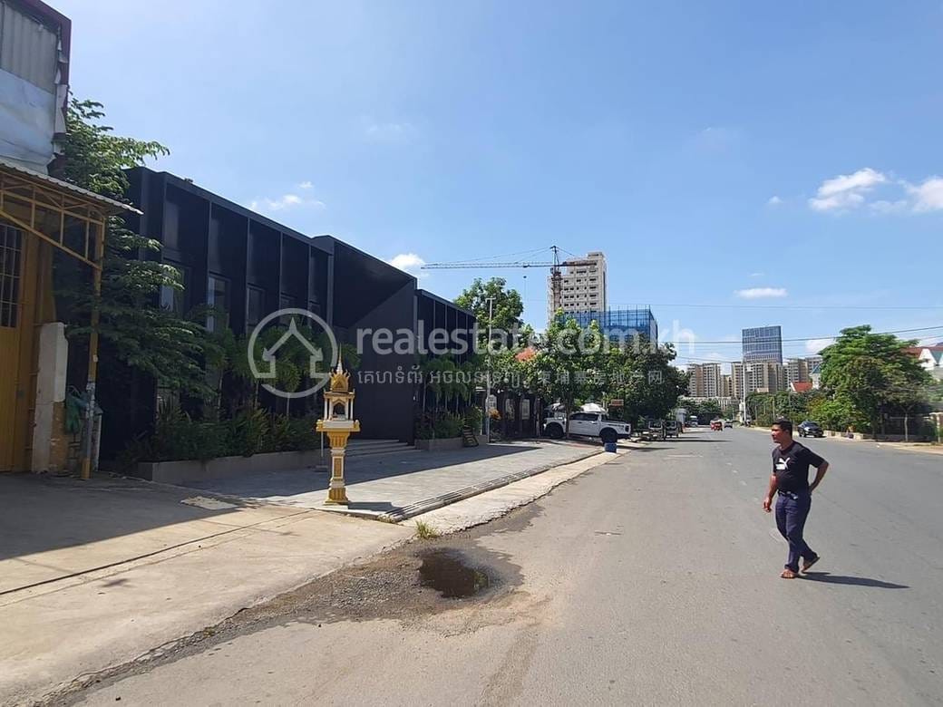 620 sqm Living Size Building For Rent in Toul Kork