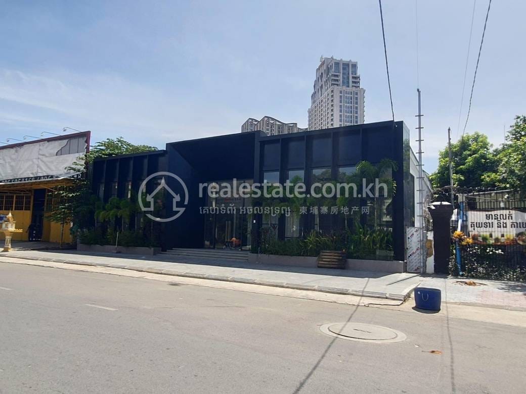 650 sqm Land Size Building For Rent