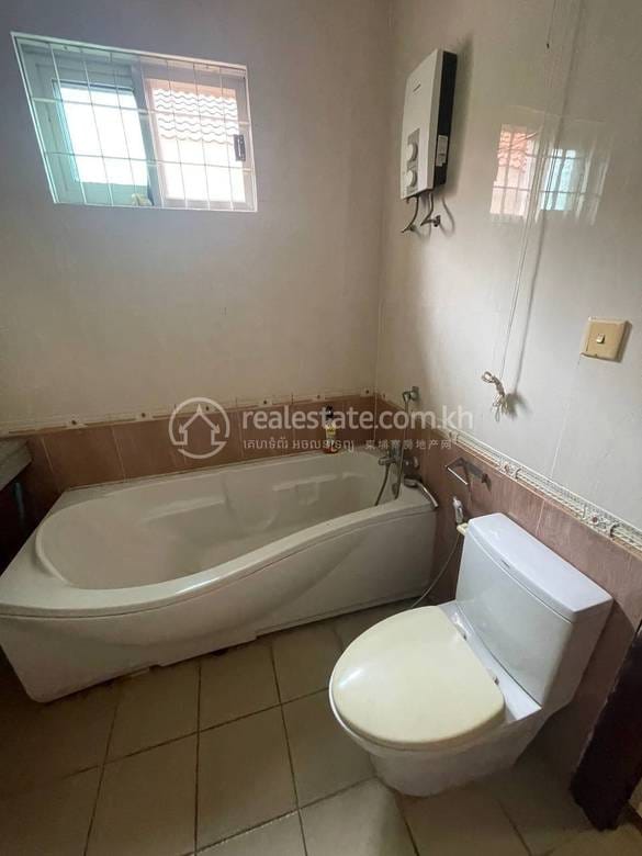 House and lot Na wynajem w Chamkarmon $2,000