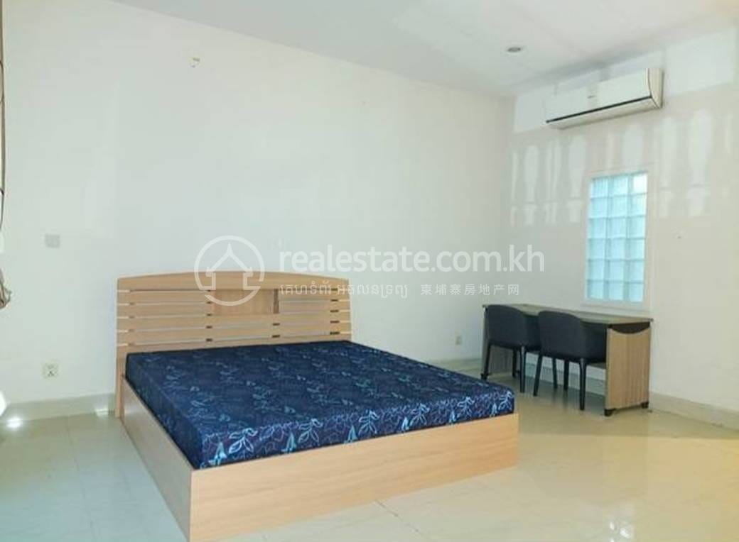 House and lot Na wynajem w Chamkarmon $2,400
