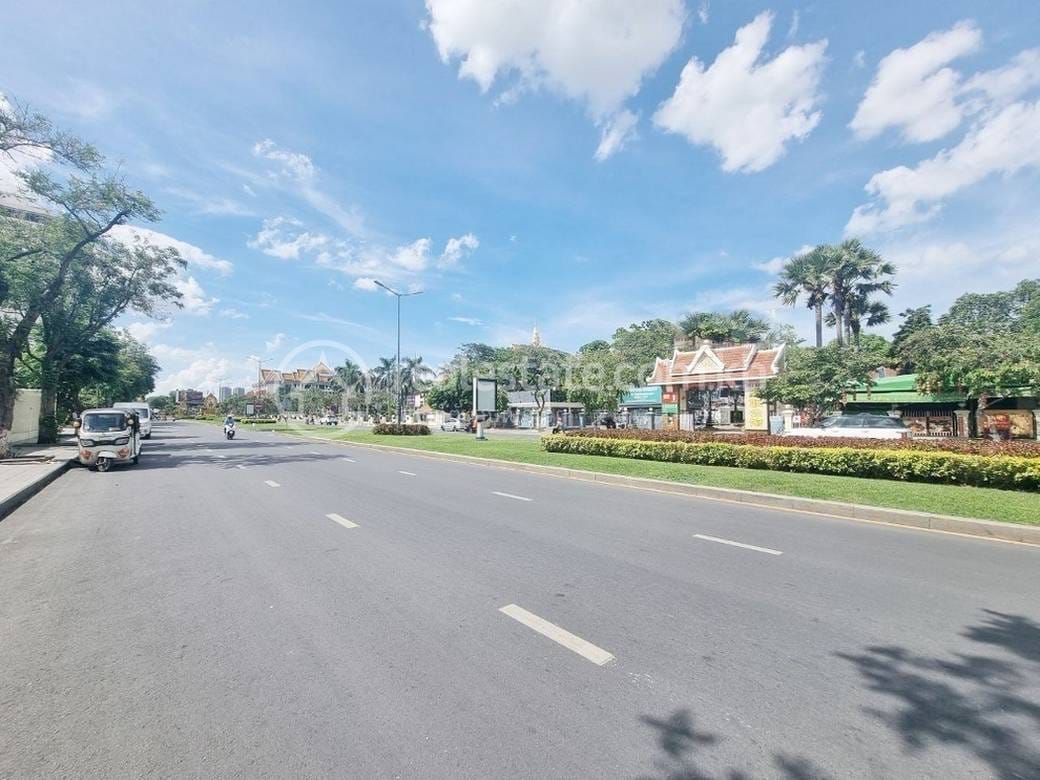 Daun PenhLot出售，价格$104,821,200