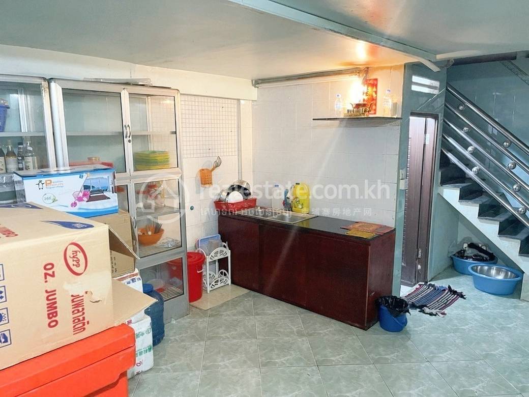 4卧室店屋出售，价格$330,000