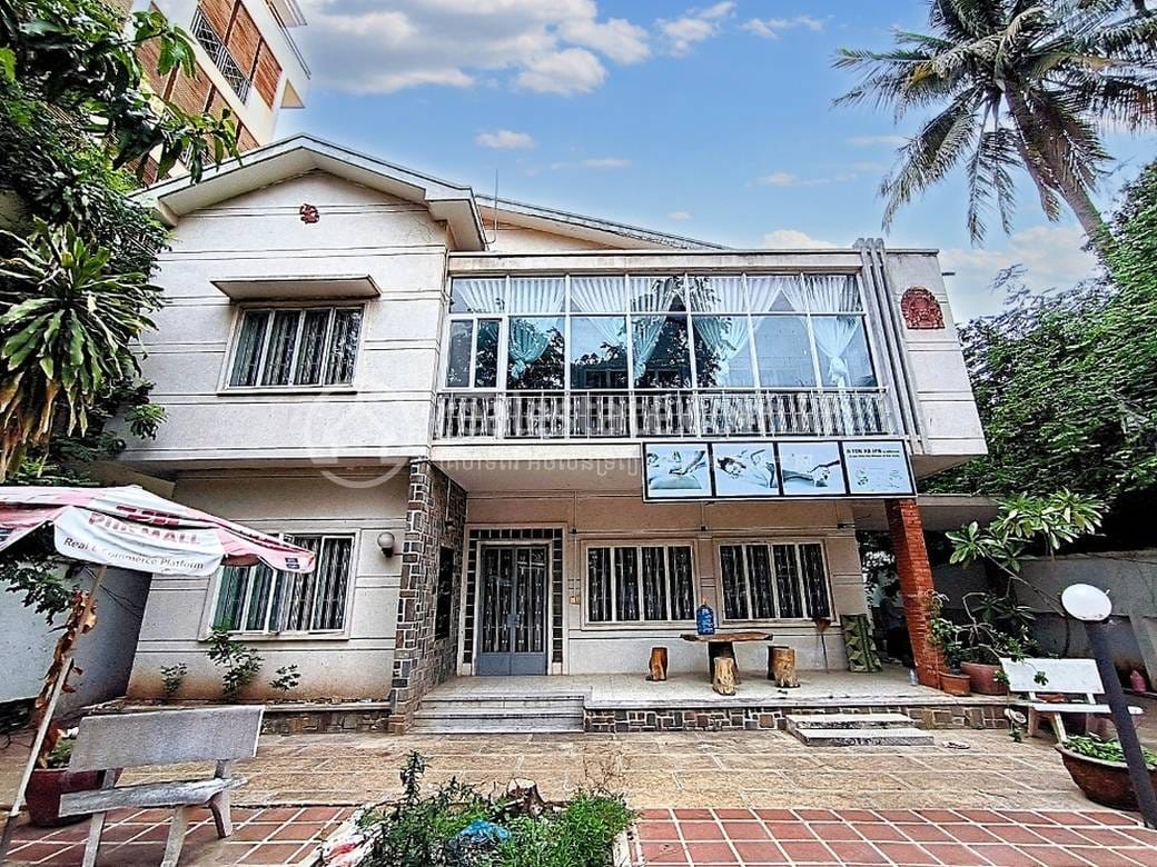 Villa For Rent with 10 Parking Space