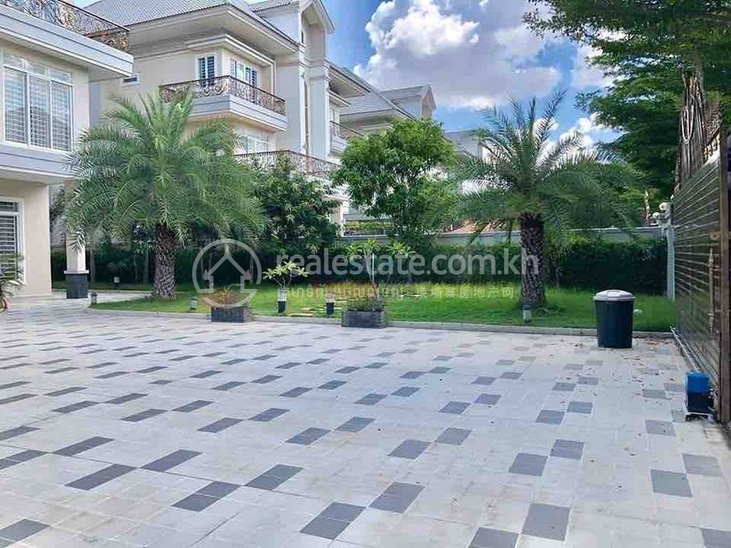 วิลล่า For Sale & Rent พื้นที่ใช้สอย 800 ตร.ม. ใน Chbar Ampov