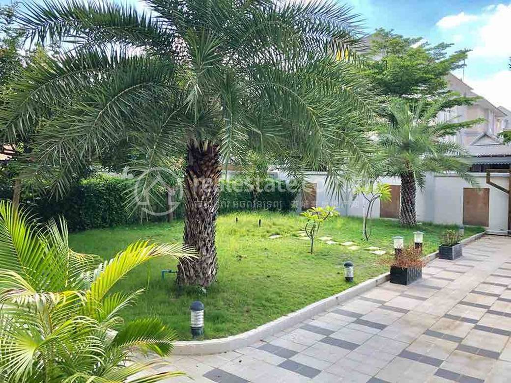 วิลล่า For Sale & Rent พร้อมที่จอดรถ 5 คัน
