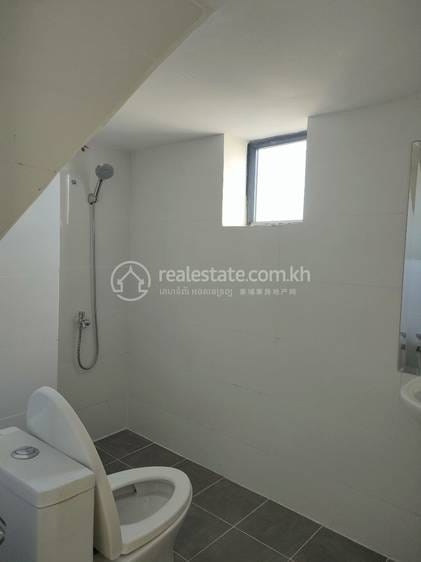 House and lot Na wynajem w Chroy Changvar $300