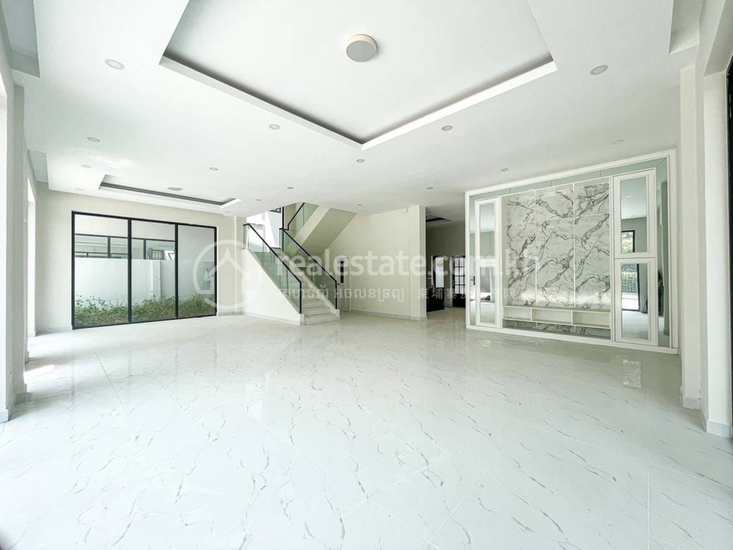 Villa For Sale in Preaek Aeng, Chbar Ampov, Phnom Penh