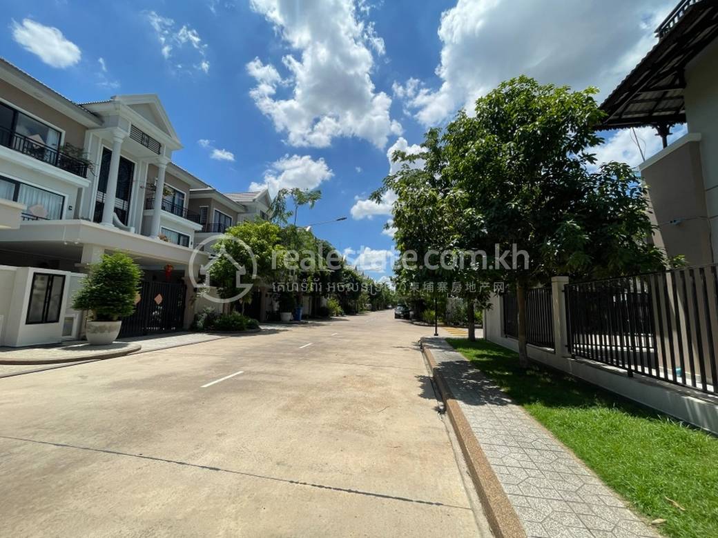 432 sqm Living Size Вилла с двумя спальнями Для Аренды in Meanchey