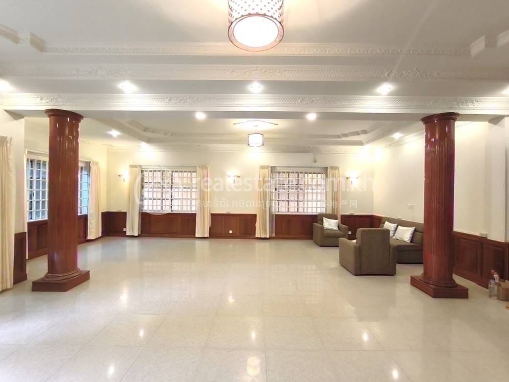 5 Bedrooms Villa For Rent for $4,800
