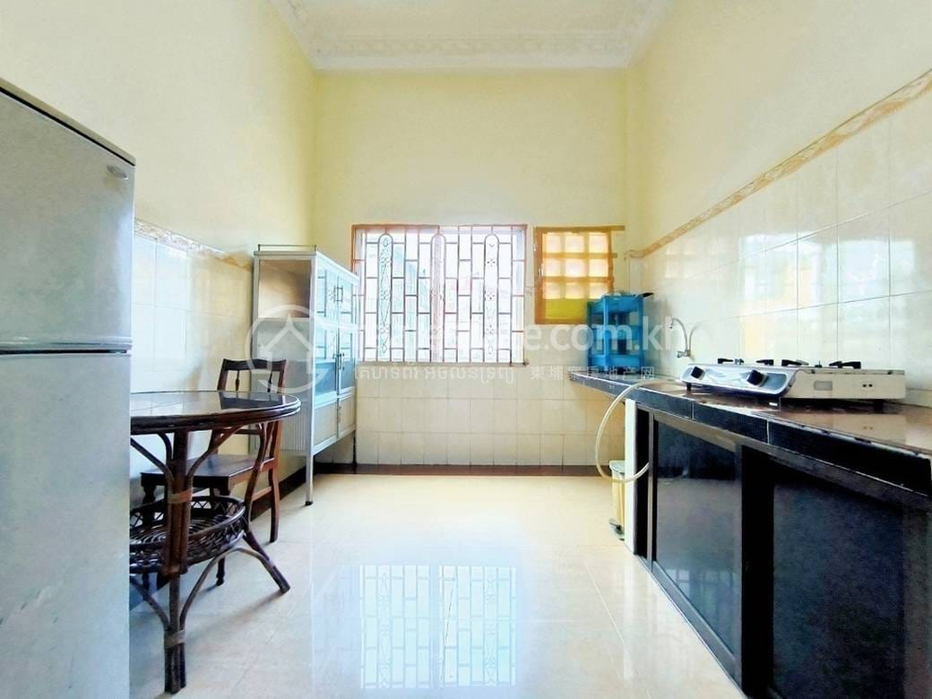BKK 1 CommercialShophouse Na prodej in BKK 1