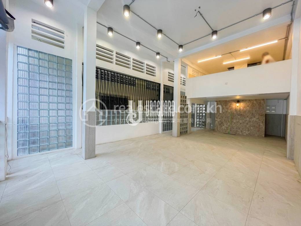 Flat House For Sale & Rent in Daun Penh $350,000