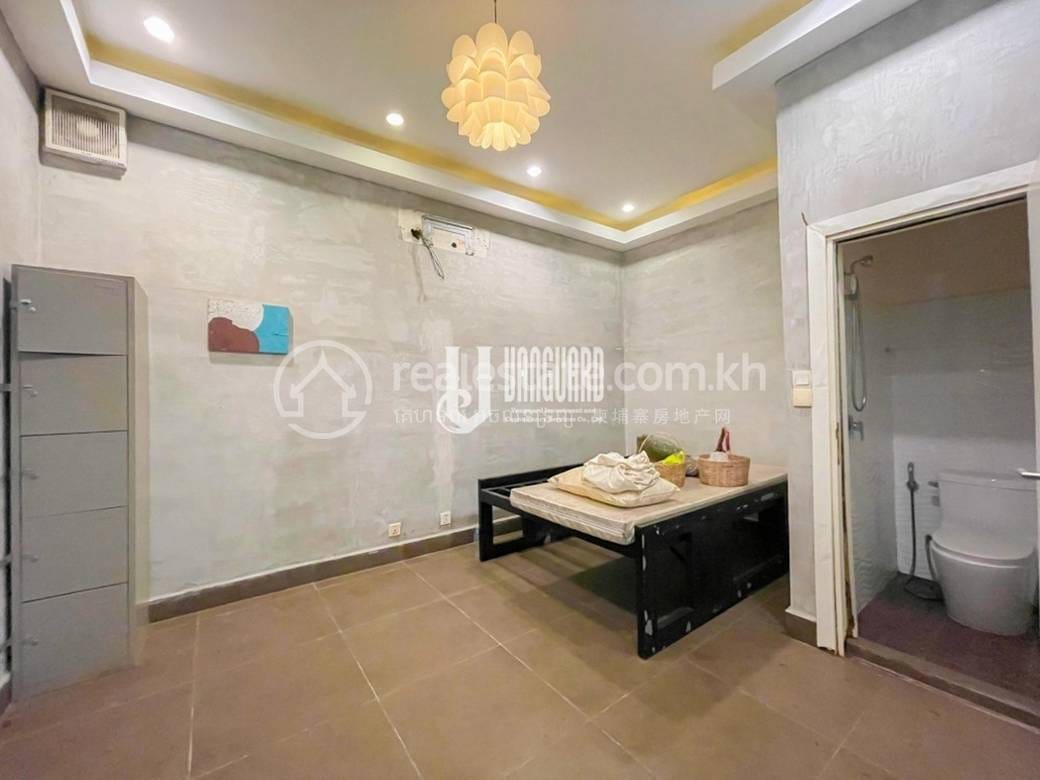CommercialShophouse สำหรับเช่า ใน Daun Penh $2,500