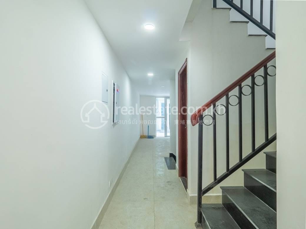 Shophouse Na prodej in Chamkarmon $843,000