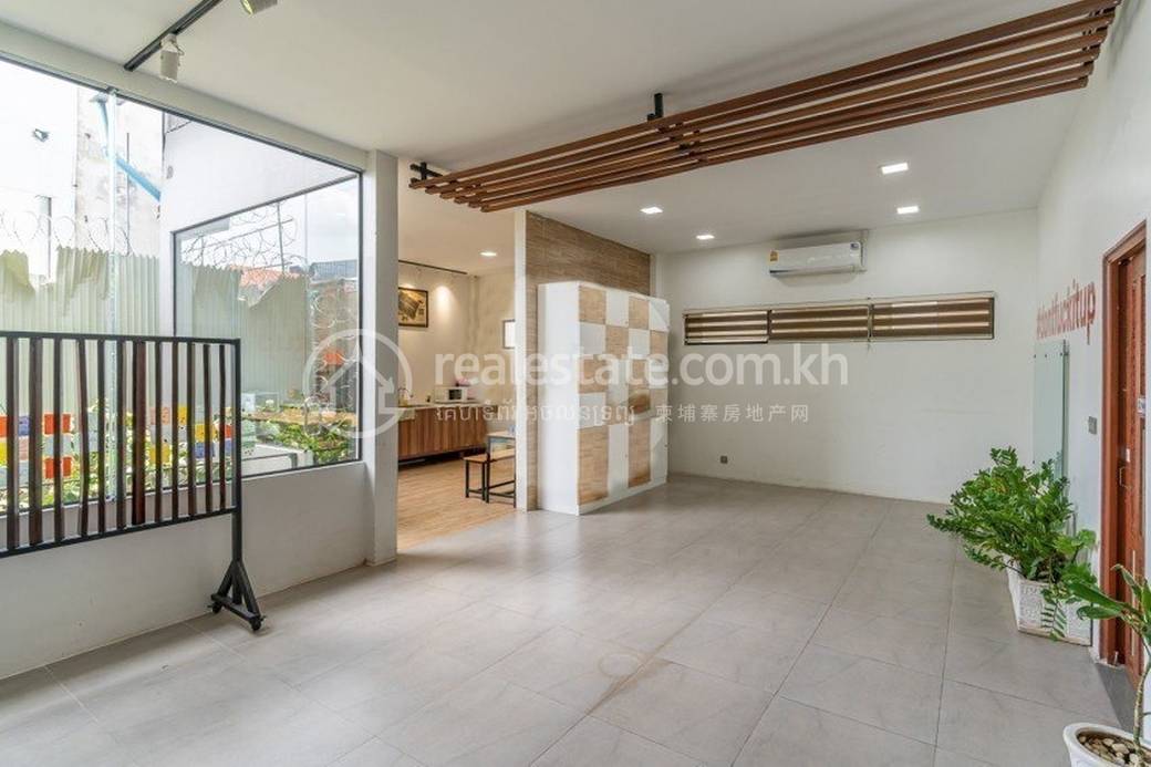 Daun Penh Bureaux À louer à Chey Chumneah Daun Penh $3,600