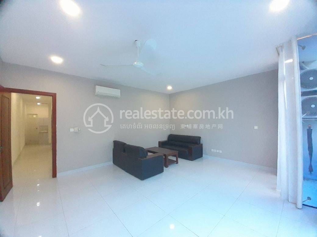 Apartment For Rent with 1 Parking Space