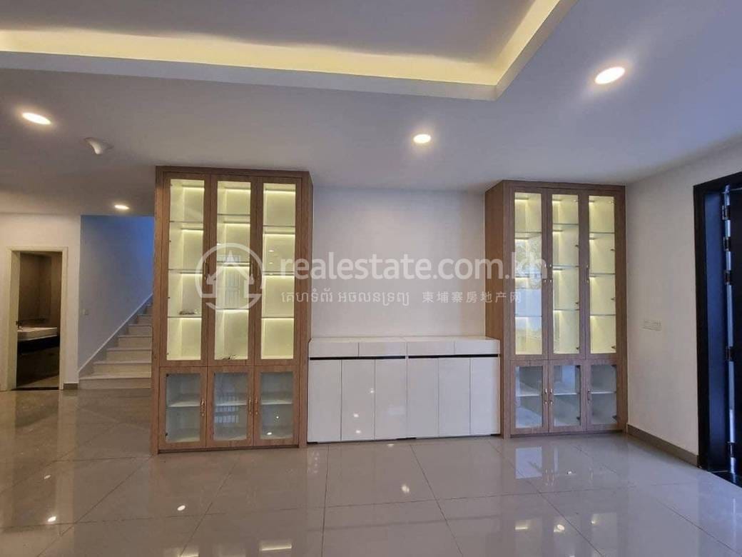 Vila Na prodej in Meanchey $1,150,000