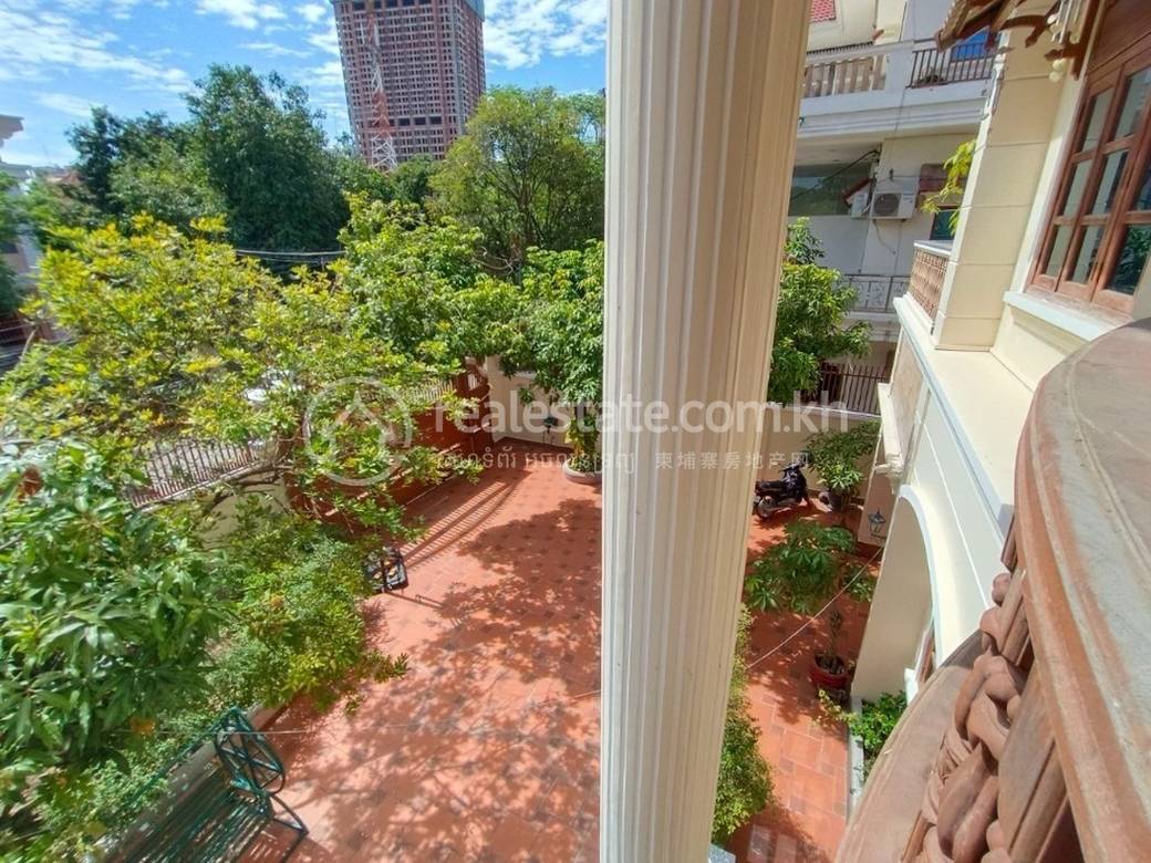 Villa For Rent with 3 Parking Space