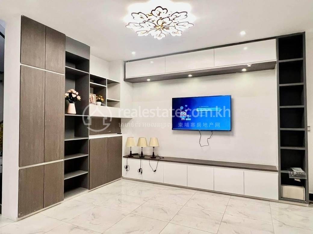 Villa For Sale with 2 Parking Space