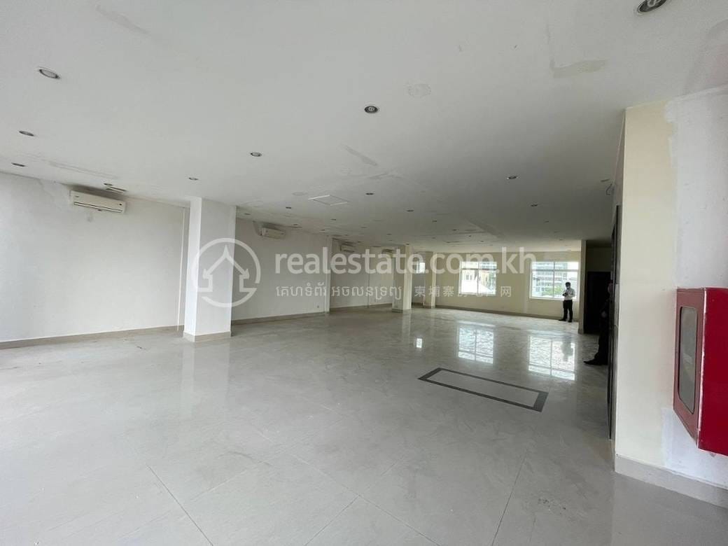 Bâtiment À louer à Toul Kork $9,000