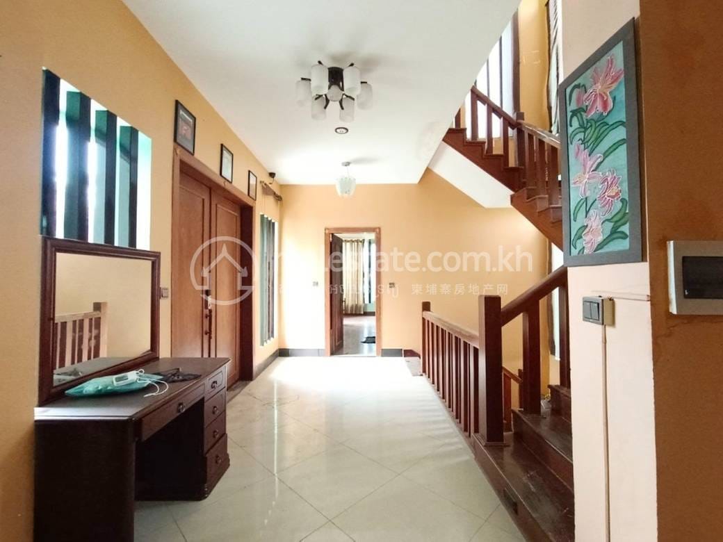 Villa For Rent with 3 Parking Space