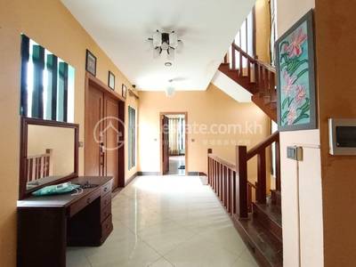Villa For Rent with 3 Parking Space