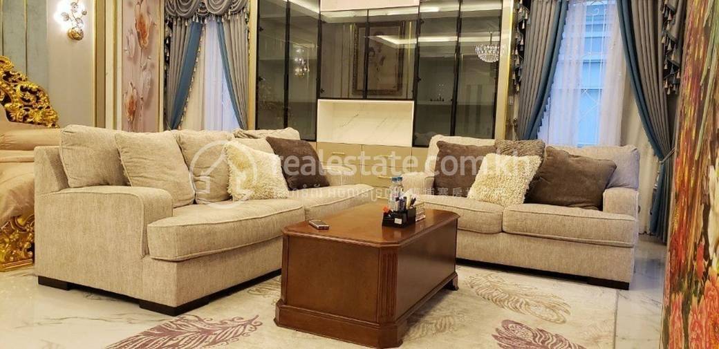 Chbar Ampov에 있는 별장 For Sale & Rent $2,680,000