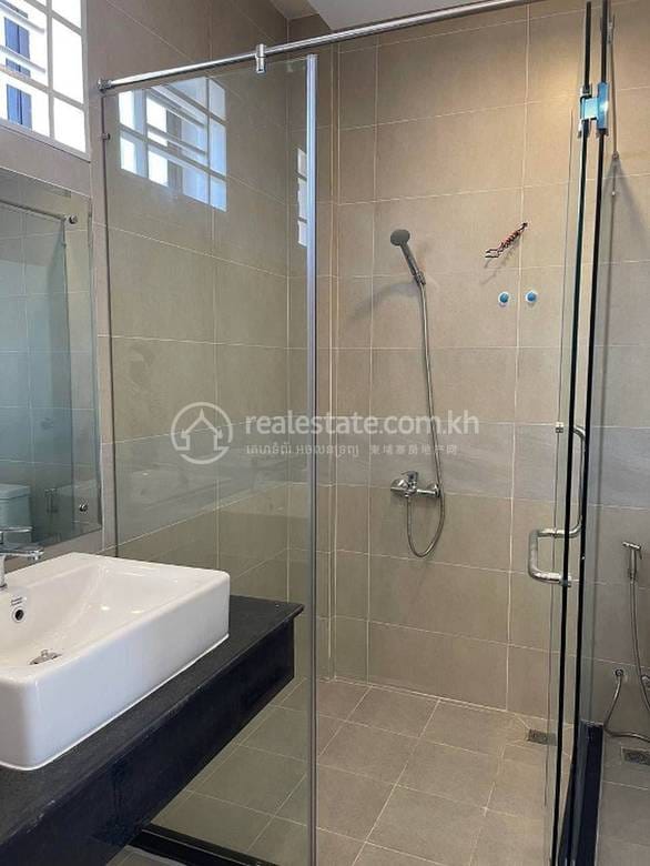 Preaek Pnov Villa For Sale in Preaek Pnov