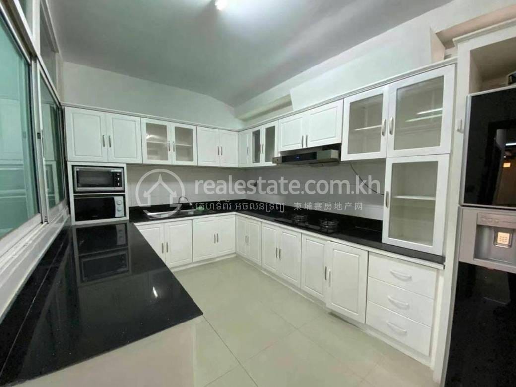 Chamkarmon Villa For Rent in Chamkarmon