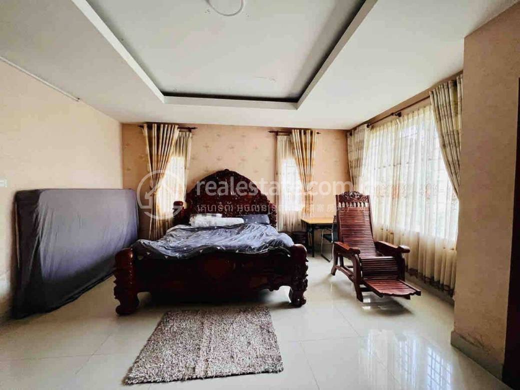 Chbar Ampov别墅出租，位于NirouthChbar Ampov，价格$1,100