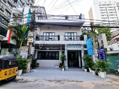 Hotel For Rent with 4 Parking Space