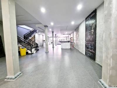 Hotel For Rent in Daun Penh $7,000