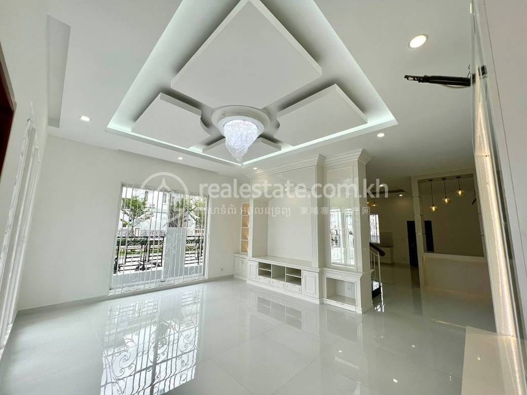 วิลล่าแฝด สำหรับขาย ใน Chroy Changvar $300,000