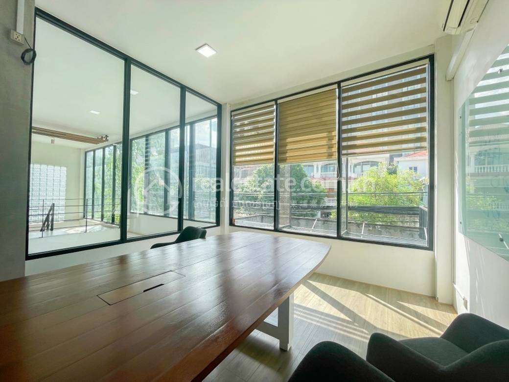 Kanceláře K pronájmu in Daun Penh $3,600