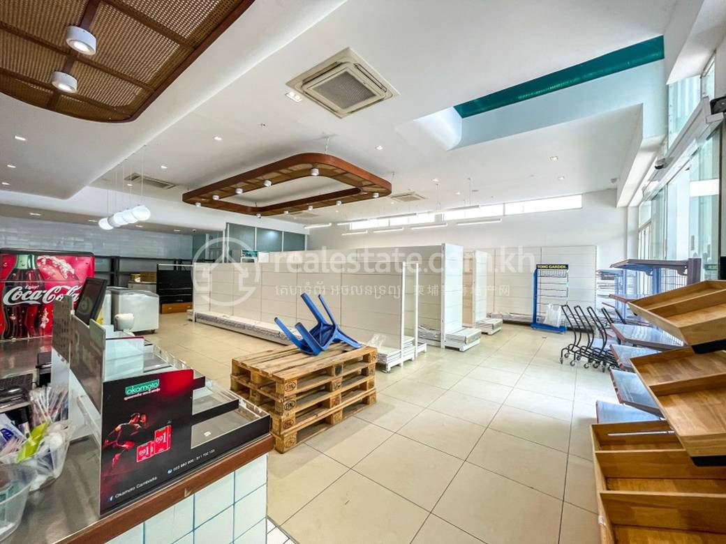Chamkarmon CommercialShophouse For Rent in Chamkarmon