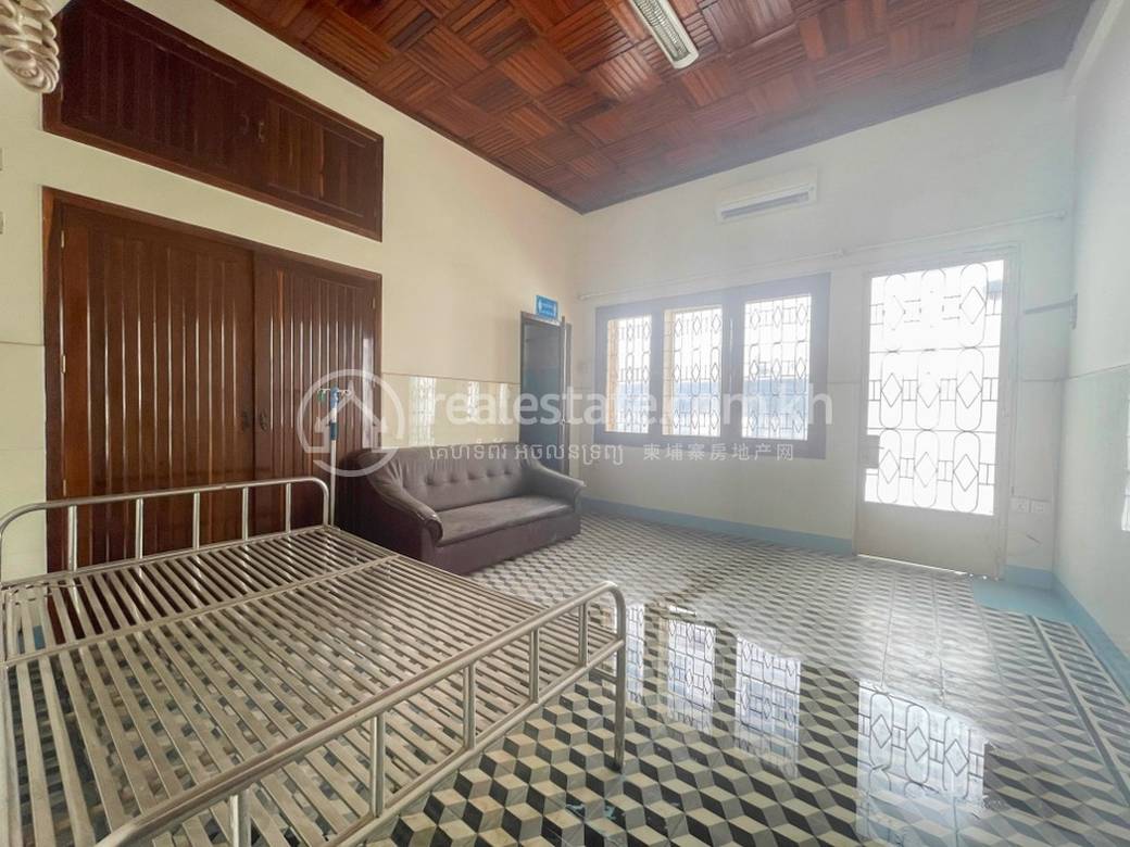 Villa For Rent in Daun Penh $4,000
