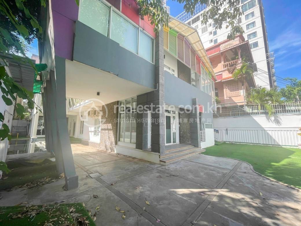 Villa For Rent in Daun Penh $5,500